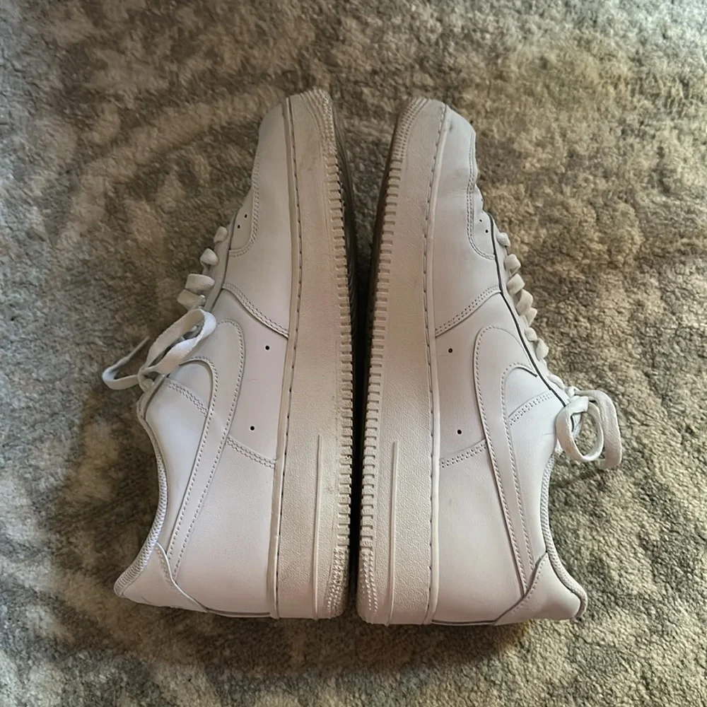 EUC Nike Men’s Air Force 1 ‘07 White Athletic Sneakers 12